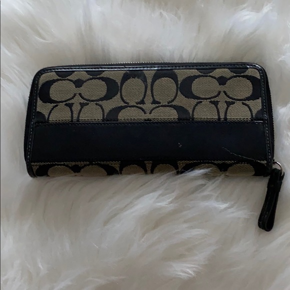 Authentic Coach Wallet has the code number inside - Picture 2 of 6